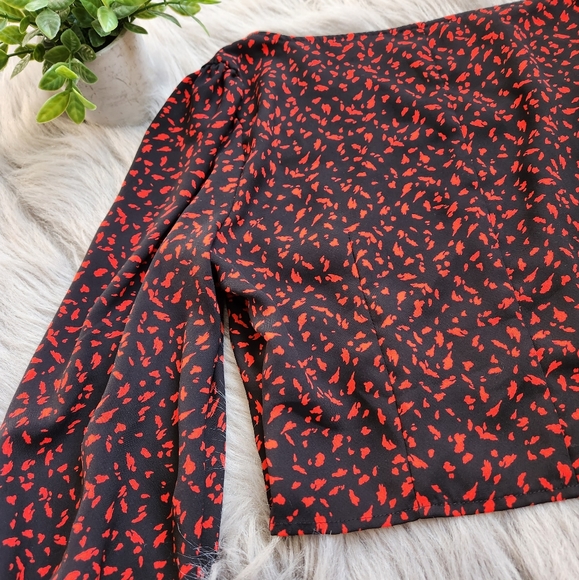 Dynamite Cropped Long Sleeve Blouse - Picture 10 of 12